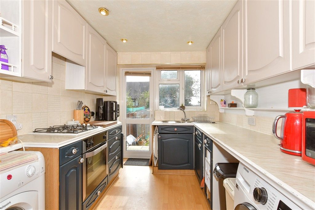 Property photo 2 of 11 Kitchen