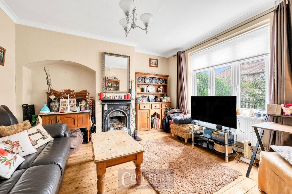 Property photo 2 of 13