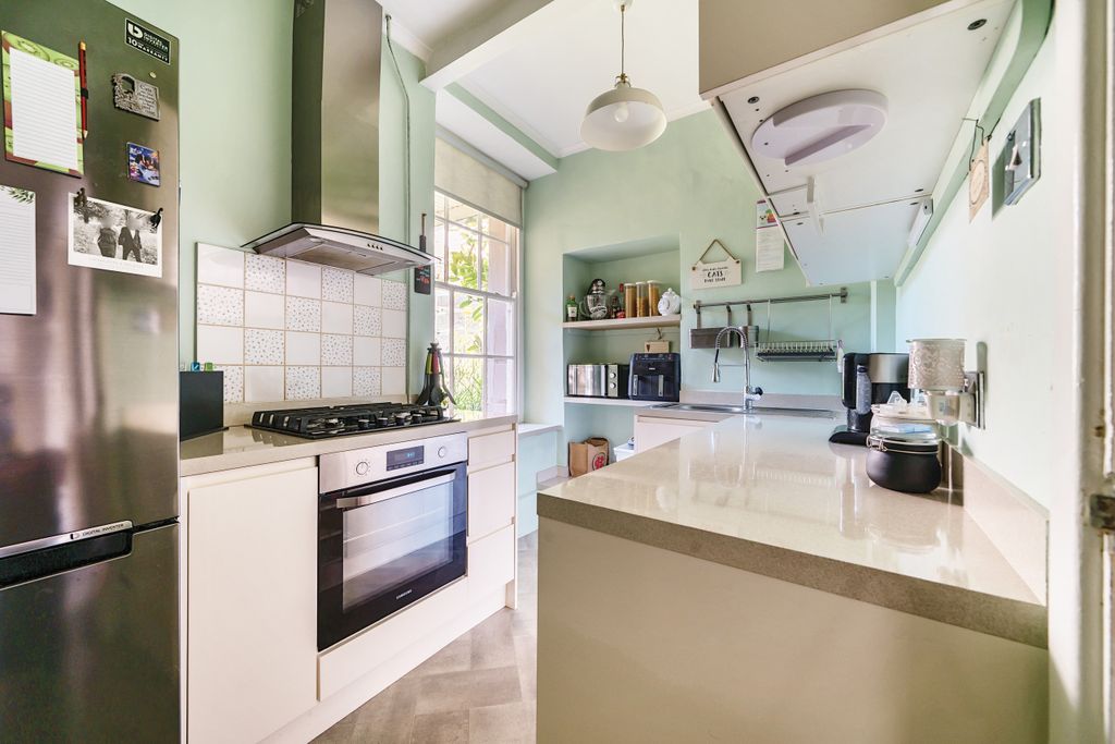 Property photo 3 of 18 Kitchen