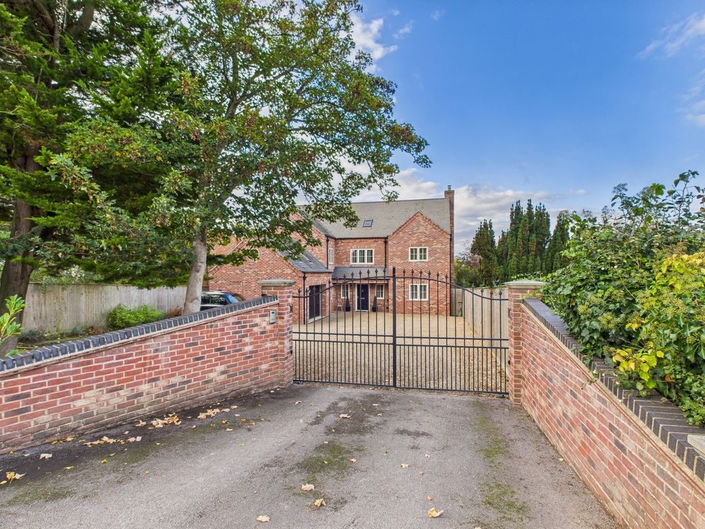 Property photo 1 of 27