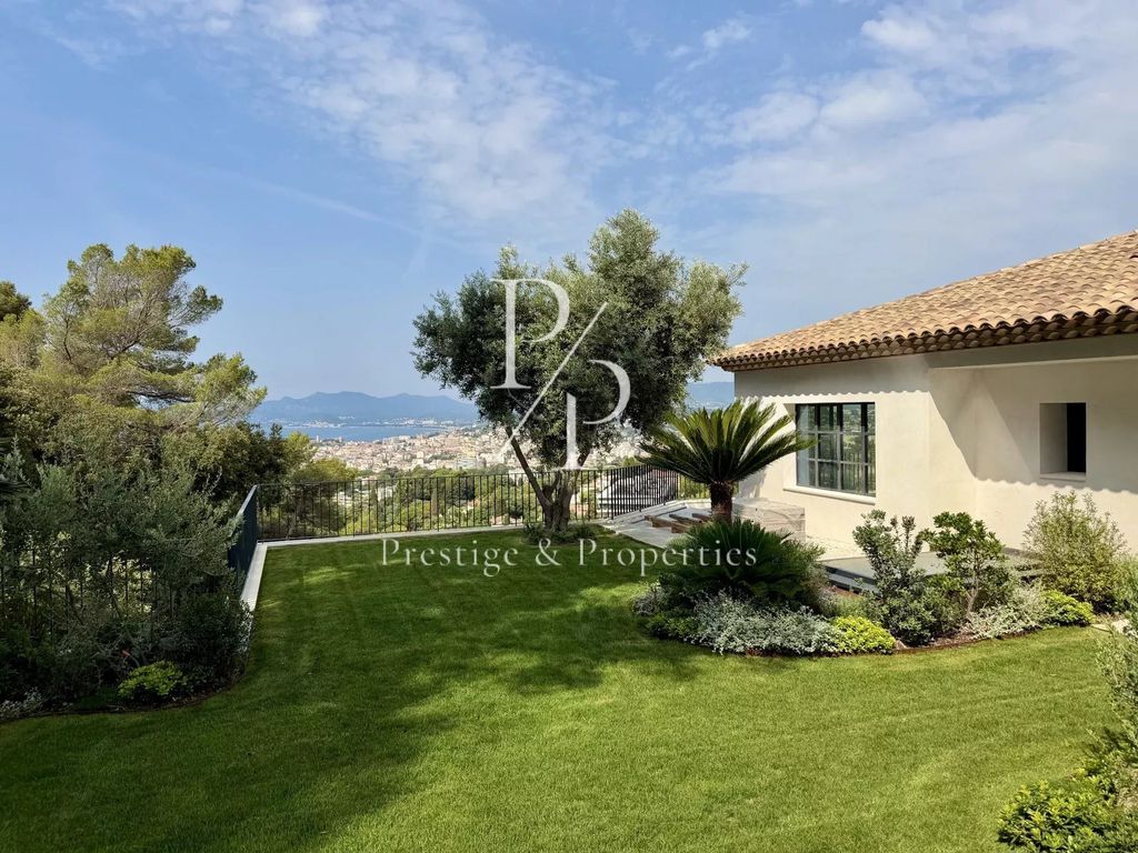 Property photo 1 of 4 For Sale - Villa Of 540Sqm - Gated Community - Panoramic Sea View - Cannes Californie