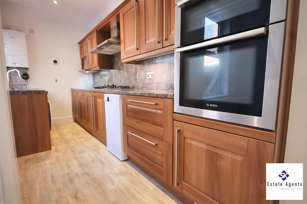 Property photo 2 of 18 Kitchen/Diner