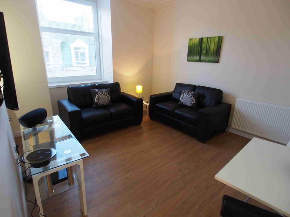Property photo 2 of 6 Lounge 2