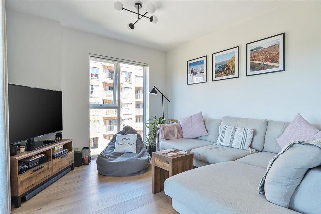 Property photo 2 of 24 1323720-23-687136d257B93.Jpg