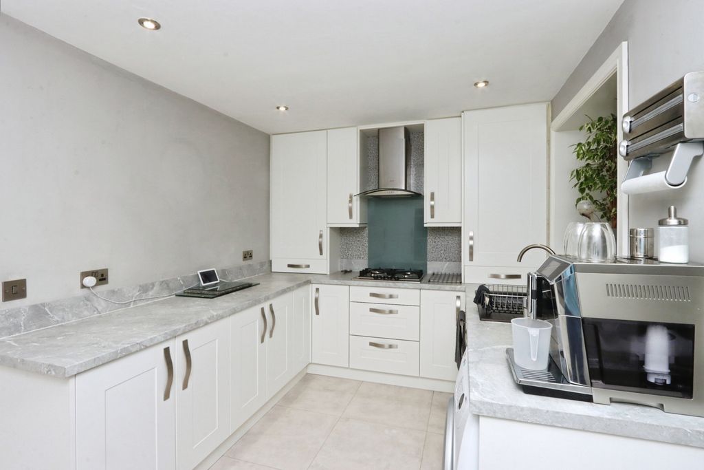 Property photo 3 of 17 Photo