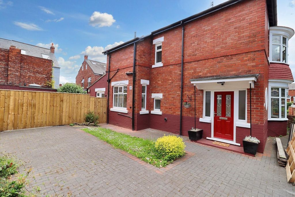 Property photo 1 of 32