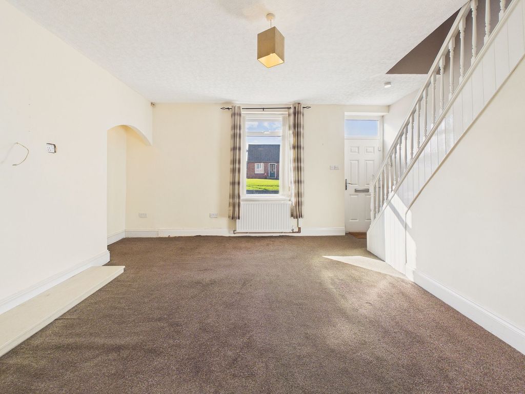 Property photo 3 of 12 Lounge