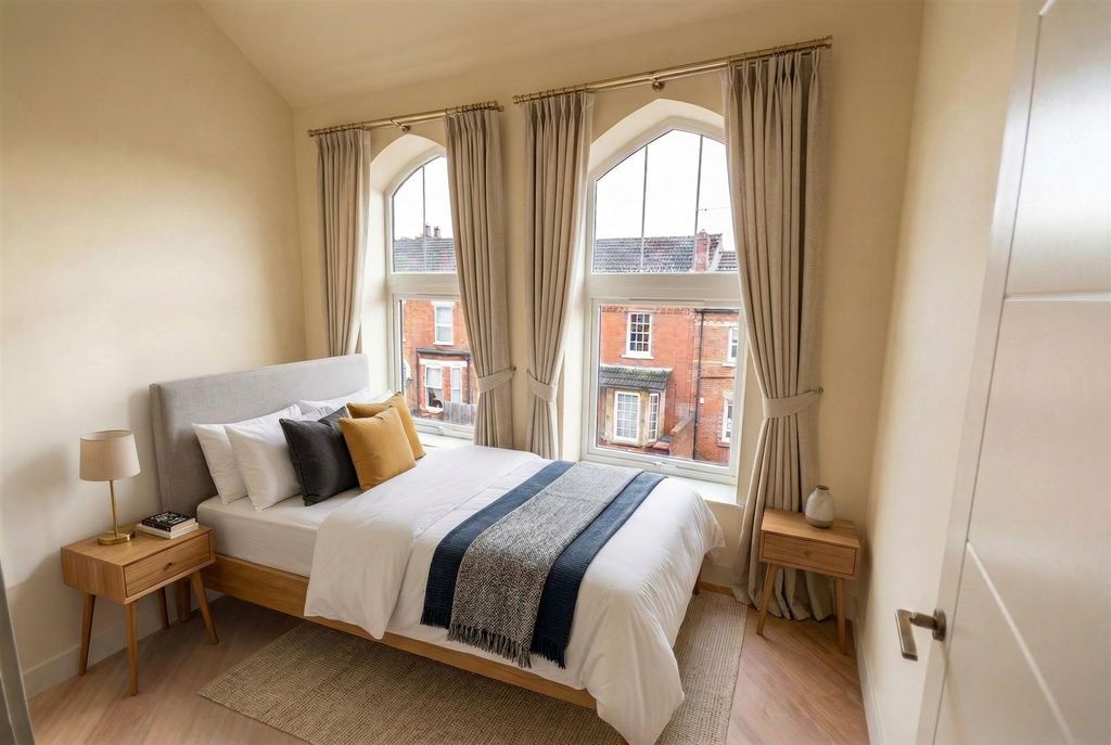 Property photo 3 of 5 Bed1.Jpg