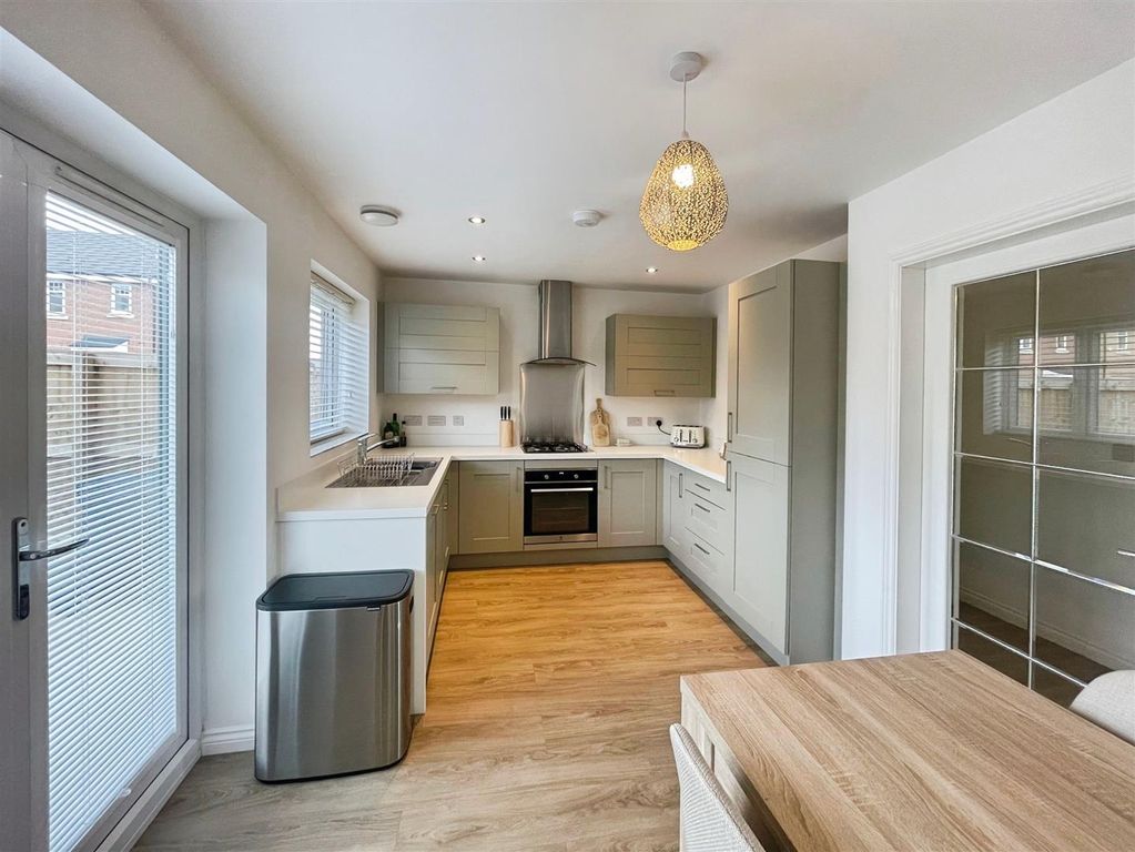 Property photo 3 of 31 Kitchen/Diner