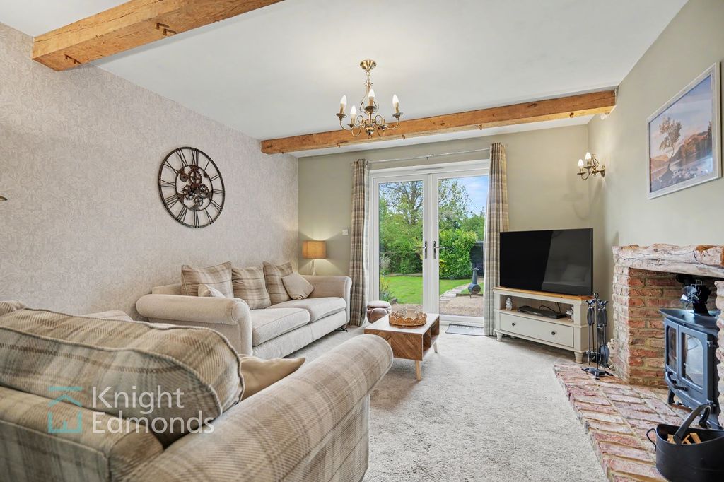 Property photo 3 of 29 Lounge