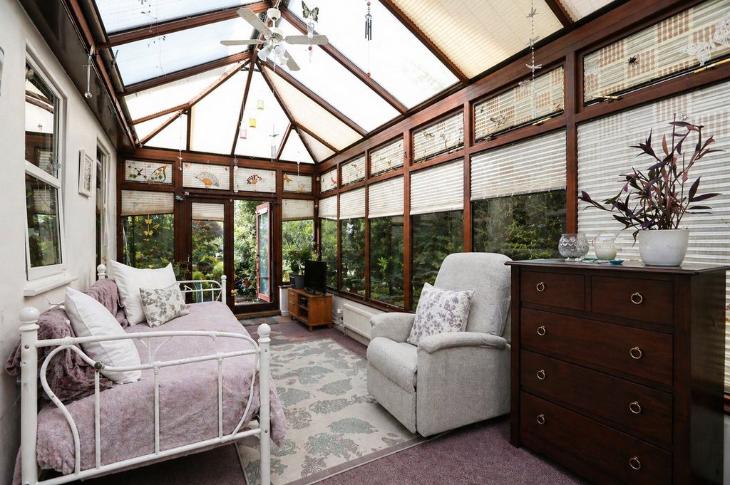 Property photo 2 of 31