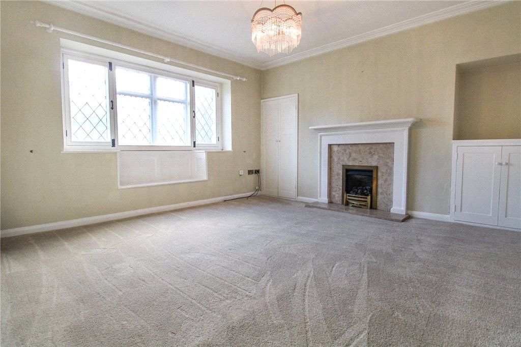 Property photo 3 of 14 Sitting Room