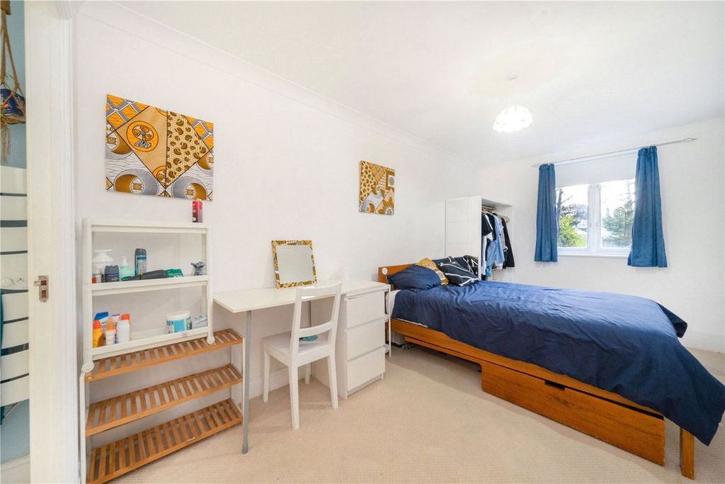 Property photo 3 of 6