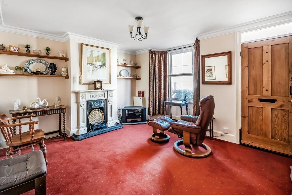 Property photo 2 of 11 53-Rothes-Road-1.Jpg