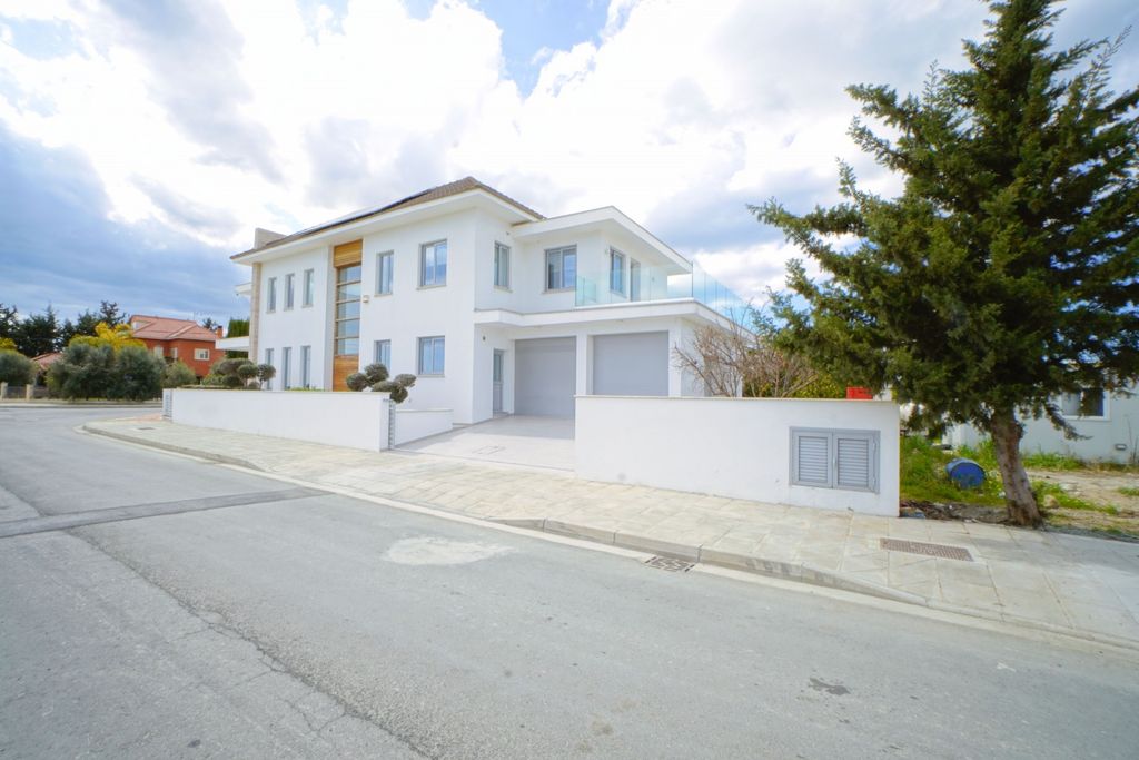 Property photo 2 of 46