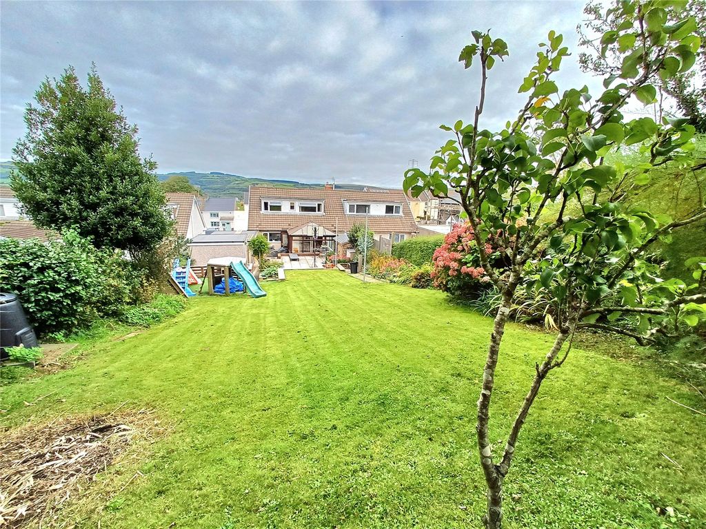 Property photo 2 of 18 Picture No. 19