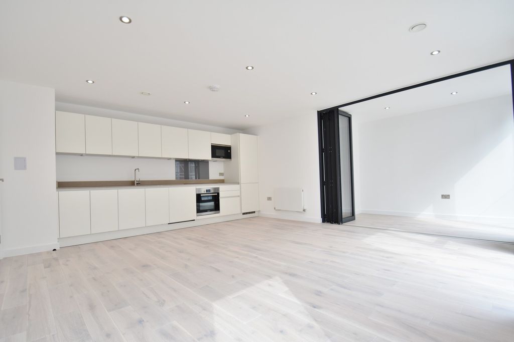 Property photo 2 of 10 Living Space