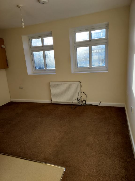 Property photo 3 of 10 Lounge Area