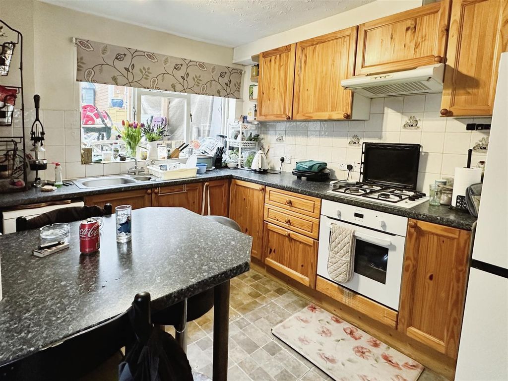 Property photo 2 of 11 Kitchen.Jpg