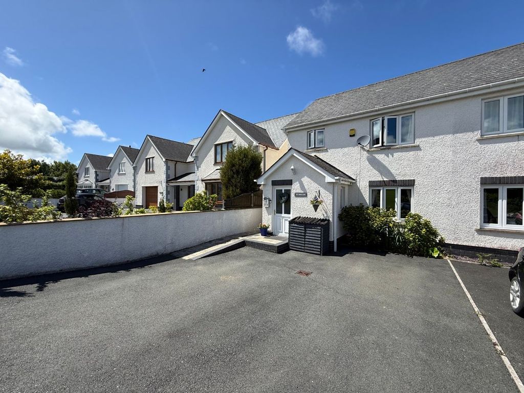 Property photo 2 of 32