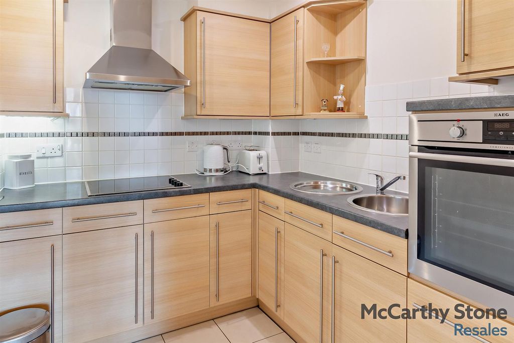 Property photo 3 of 22 8652969-Interior07-800.Jpg