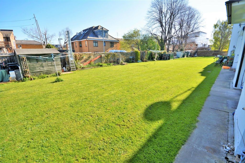 Property photo 2 of 6 Picture No. 08