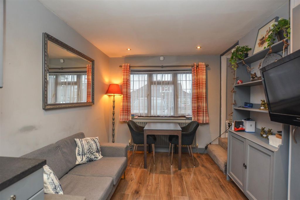 Additional image 6 of 3 bed detached house for saleOrchard Lane, Pilgrims Hatch, Brentwood CM15