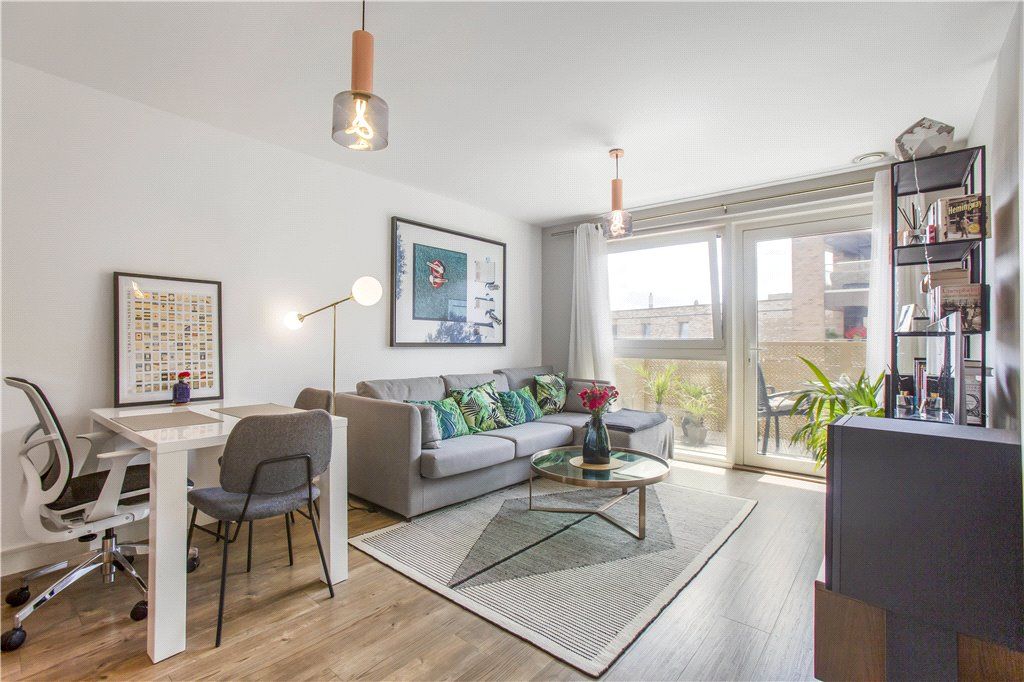 Property photo 1 of 17 Living Room