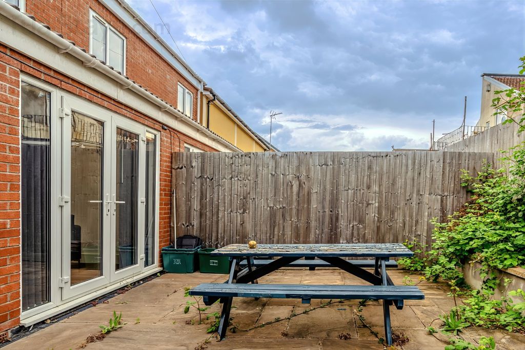 Property photo 2 of 17