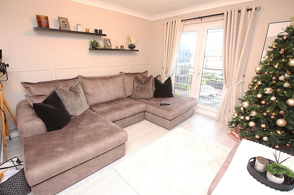 Property photo 2 of 12 Lounge