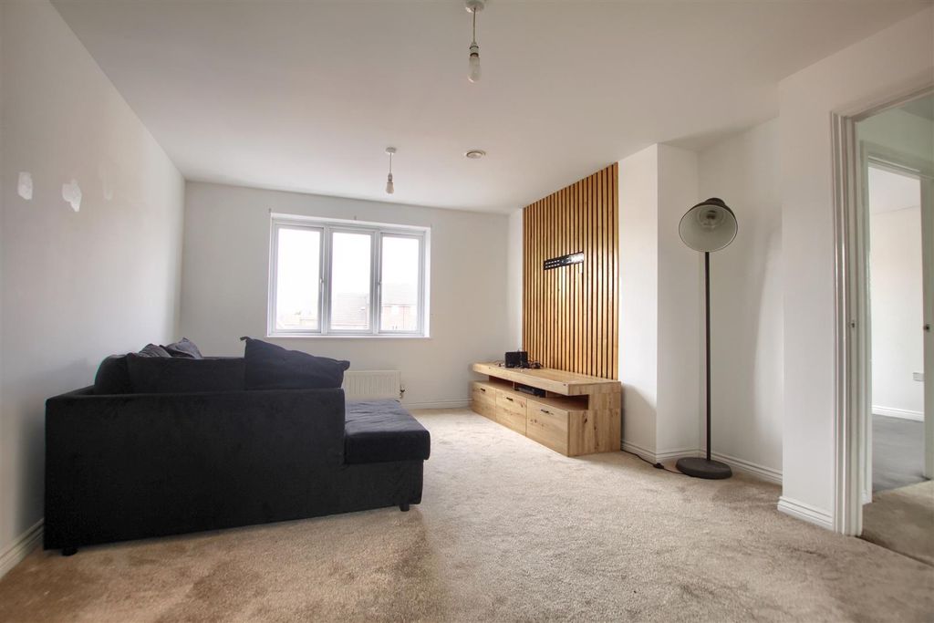 Property photo 3 of 11 Mb5.Jpg
