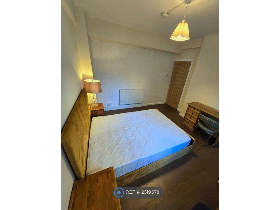 Property photo 3 of 12 Room 2