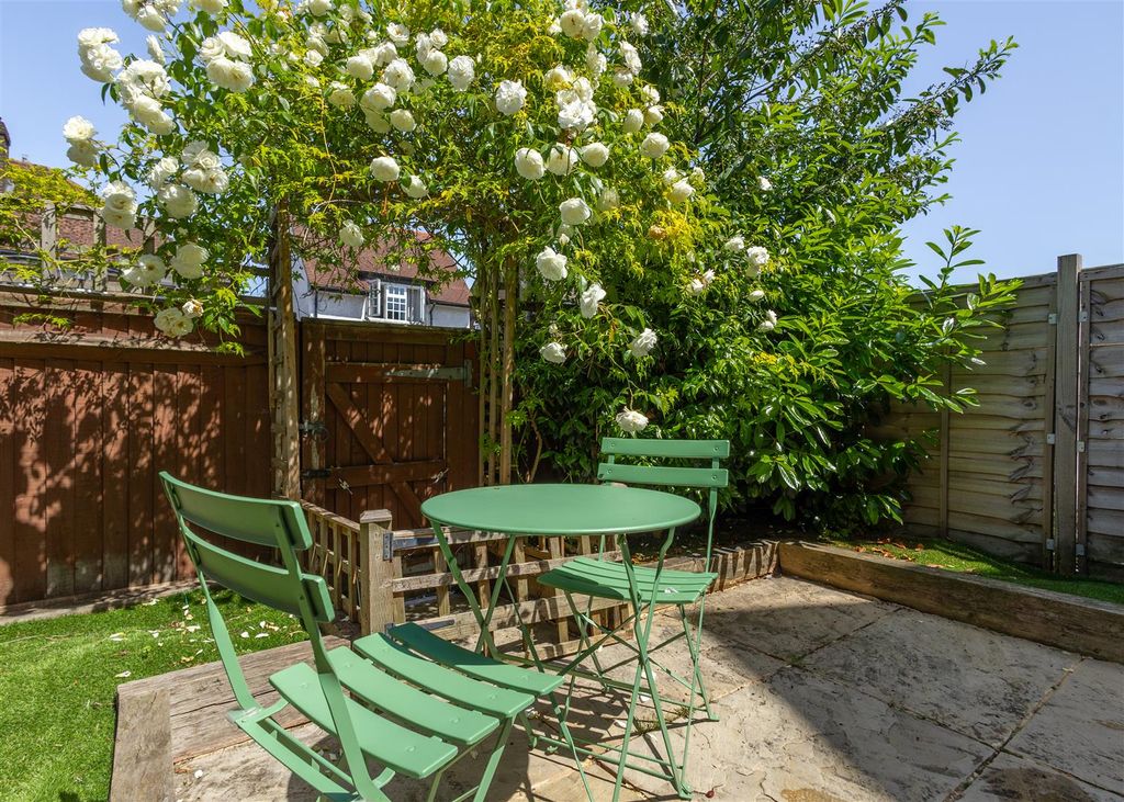 Property photo 3 of 24