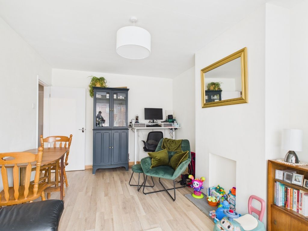 Property photo 3 of 12 5216135
