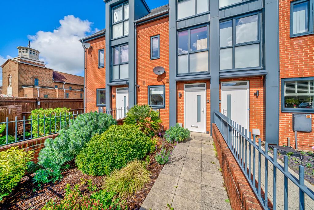 Property photo 1 of 15 72_Station_Road-20.Jpg