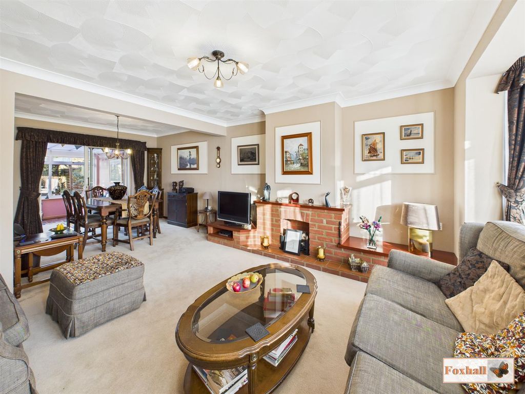 Property photo 3 of 37 Lounge / Diner