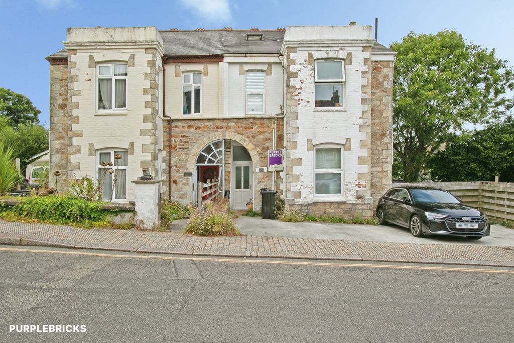 Property photo 2 of 20