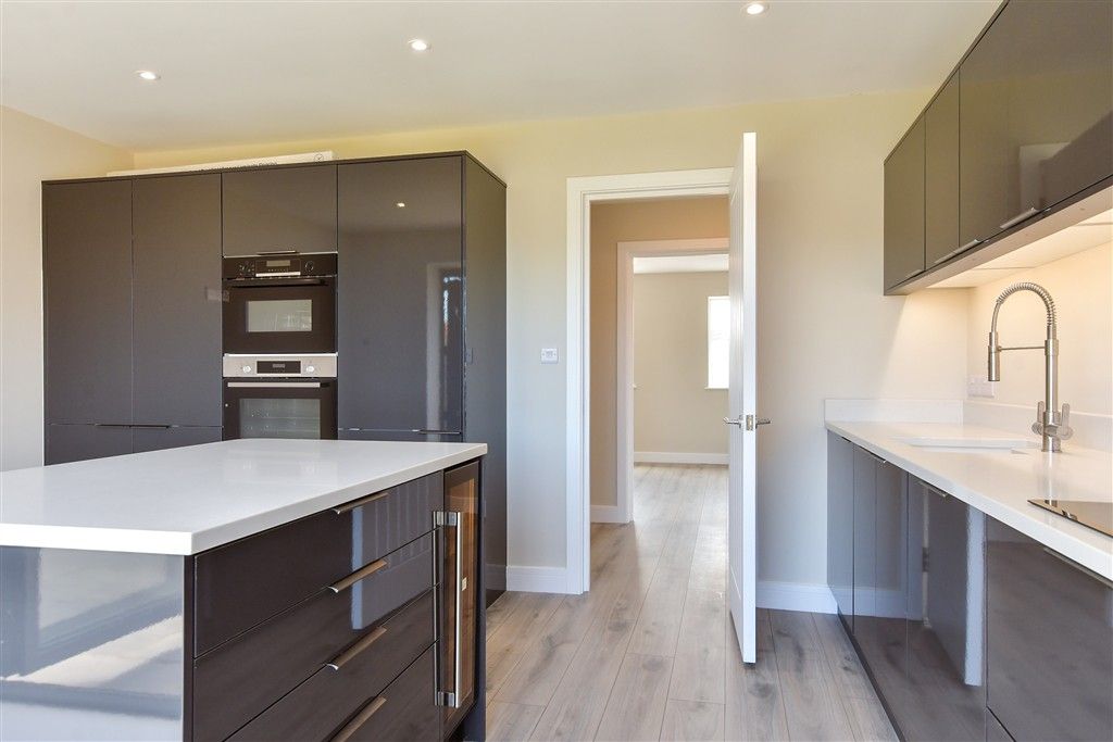 Property photo 3 of 14 Kitchen