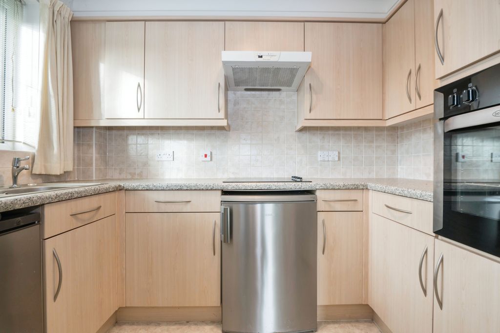 Property photo 3 of 12 Kitchen
