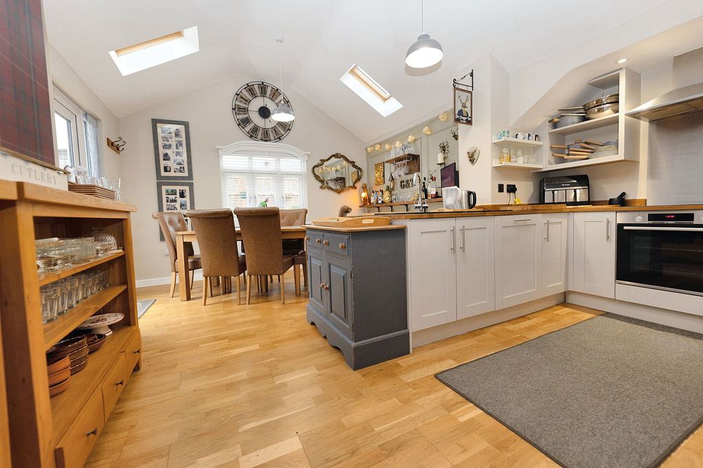 Property photo 2 of 21