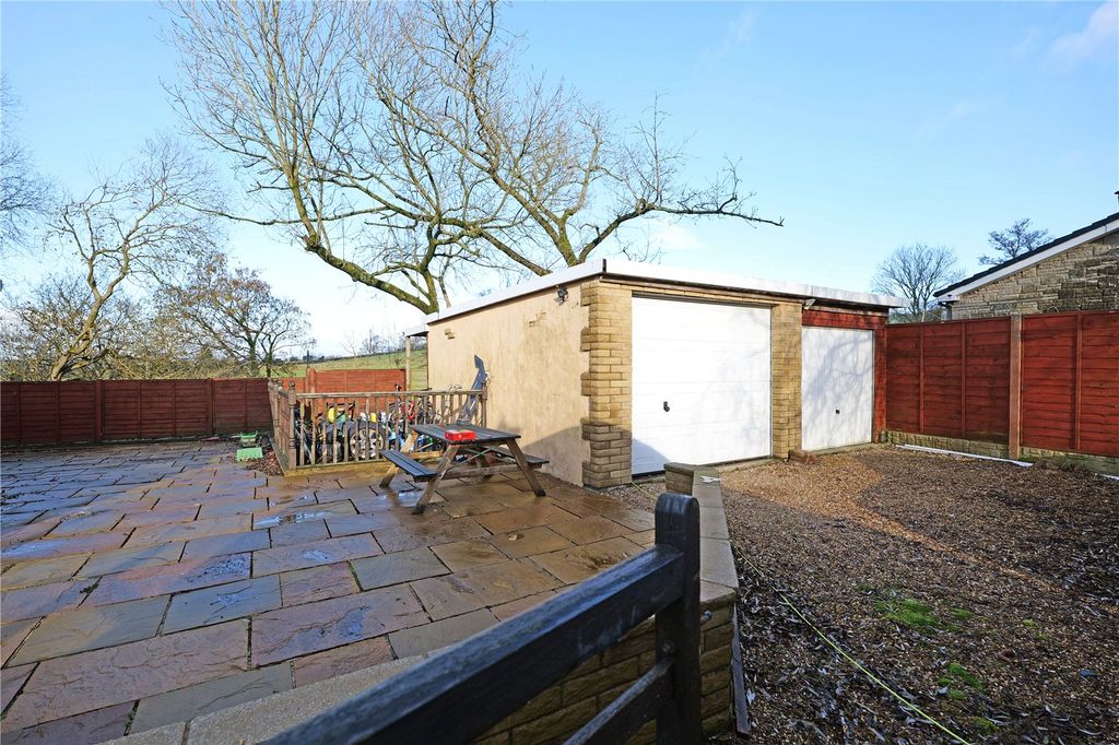 Property photo 2 of 36 Garage