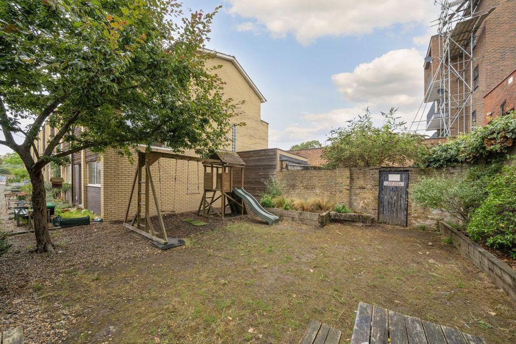 Property photo 3 of 4