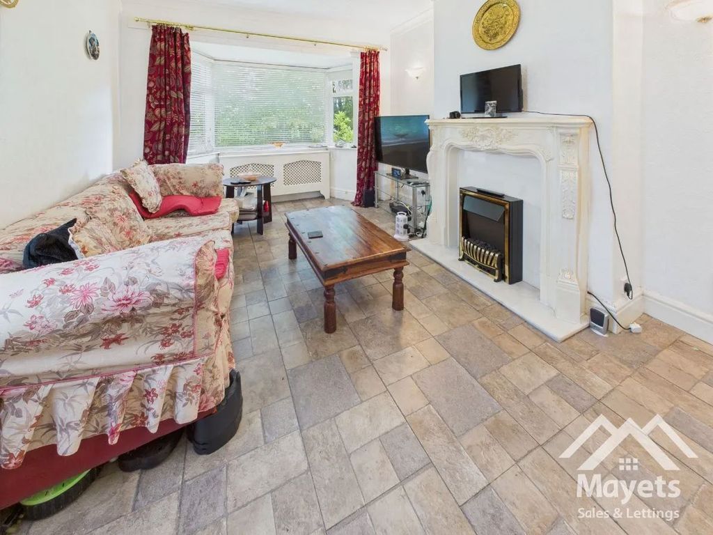 Property photo 2 of 27