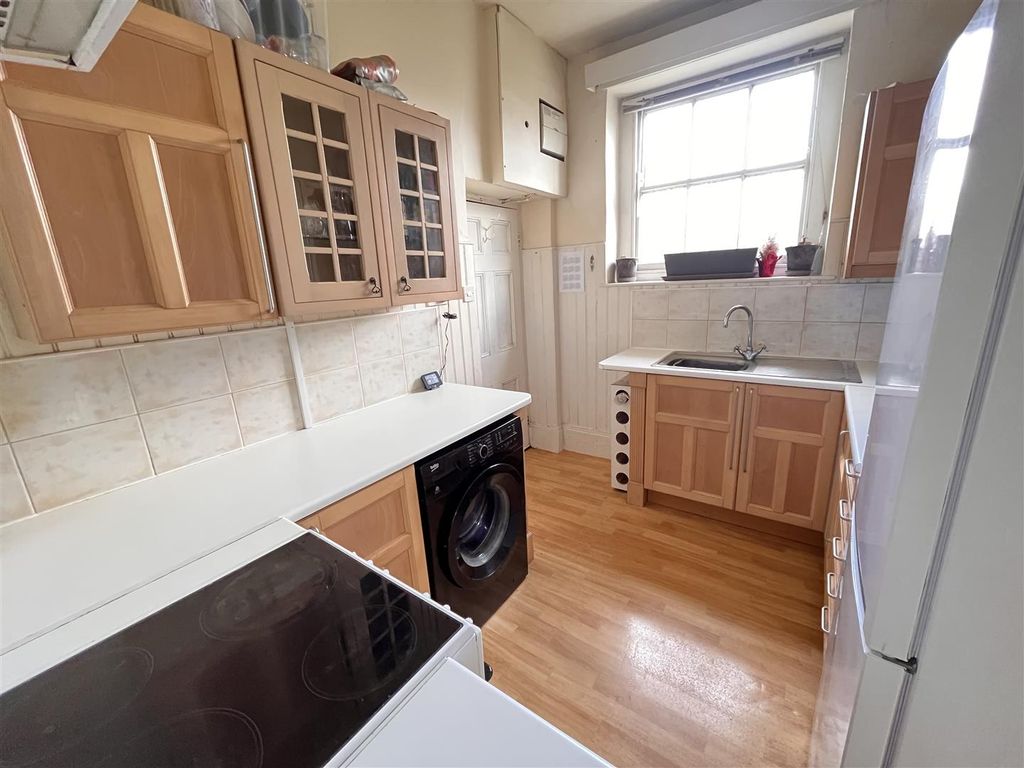 Property photo 2 of 8 Kitchen
