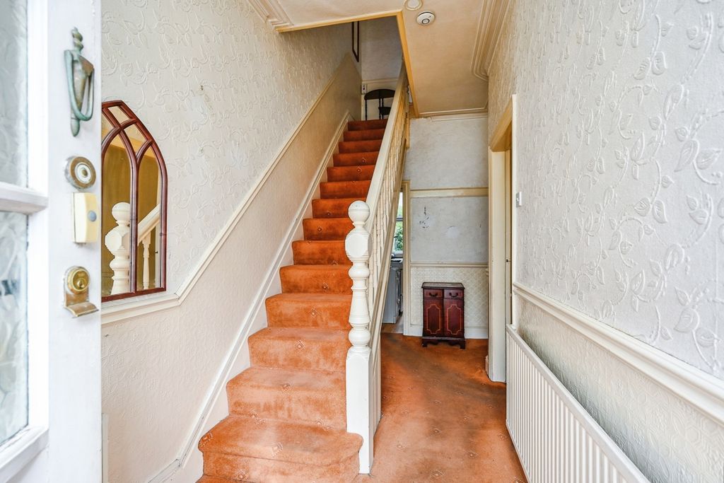 Property photo 2 of 17 Photo
