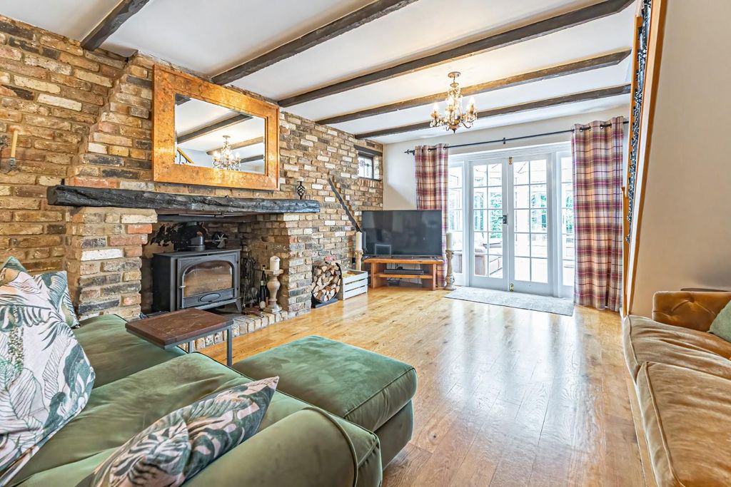 Property photo 2 of 35