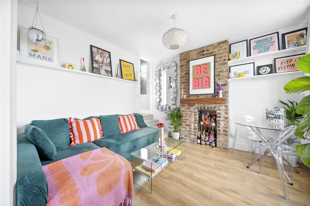 Property photo 2 of 8 Picture No. 21