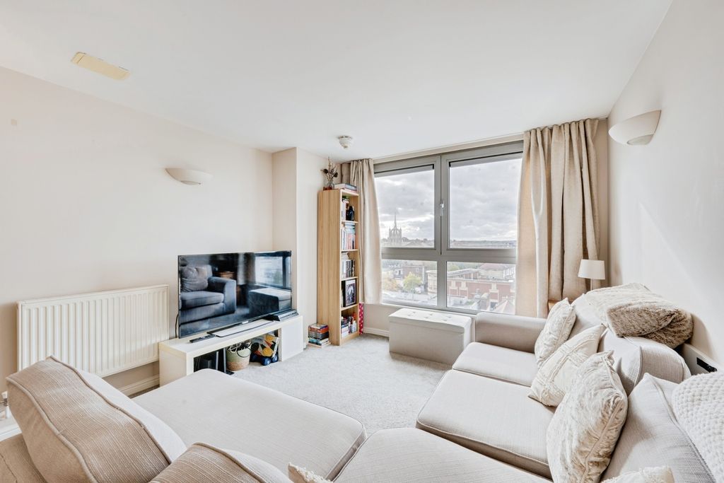 Property photo 2 of 11 Pbox-Img.Jpg