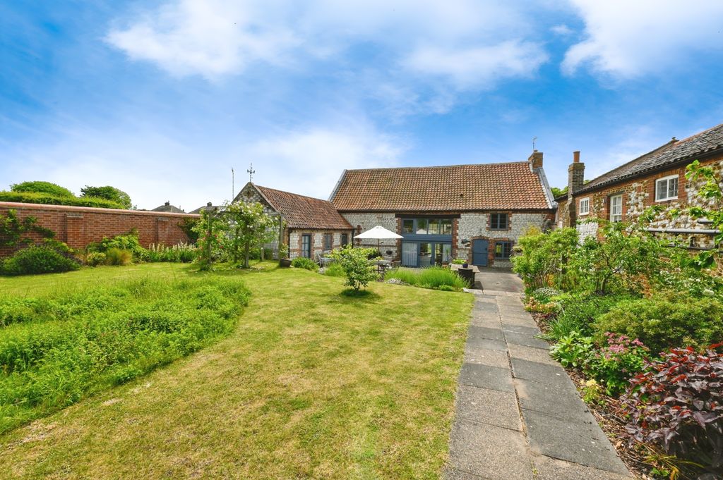 Property photo 2 of 21 28052