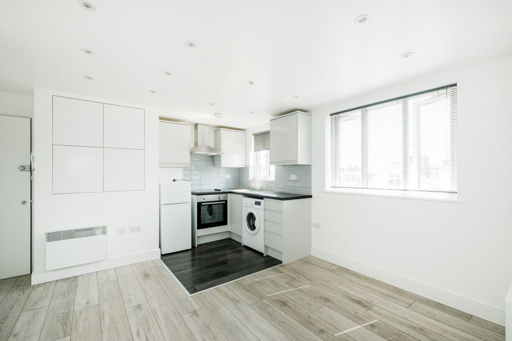 Property photo 2 of 14 Kitchen/Reception
